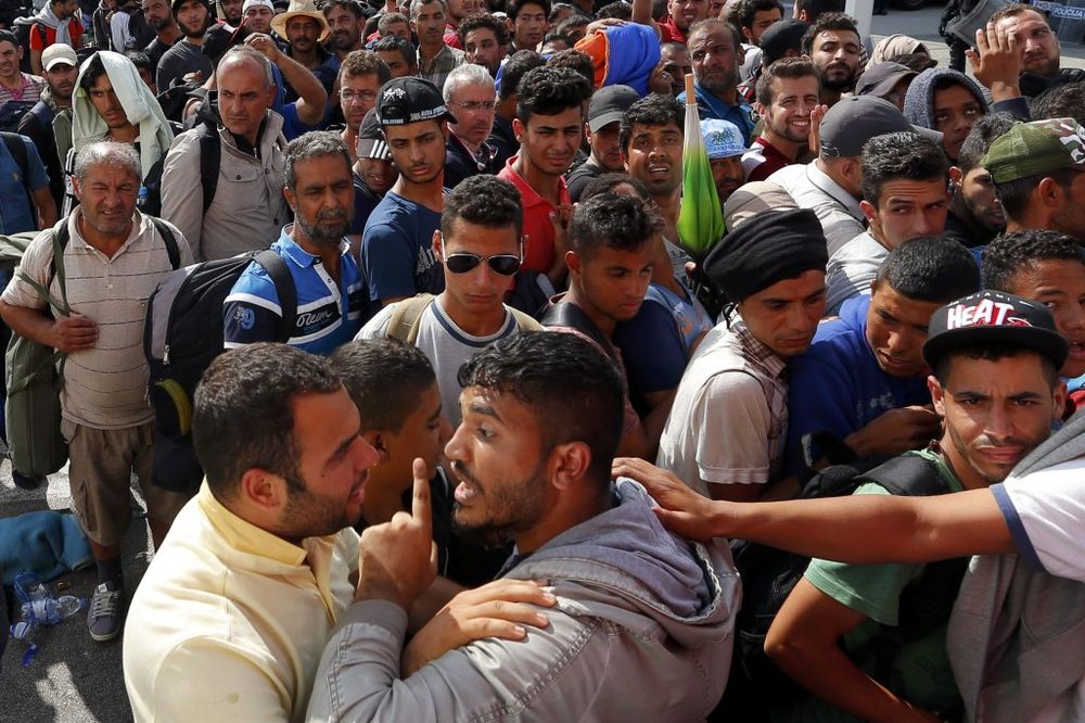 MERKELOVA PORUČUJE HRVATIMA: Zadržite izbeglice kod vas još neko vreme!