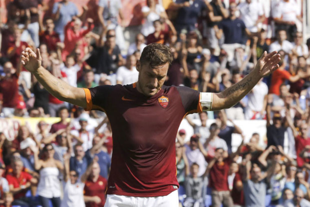 (VIDEO) TOTI ODLAZI U ENGLESKU: Evo u kom klubu bi legendarni kapiten Rome mogao da nastavi karijeru