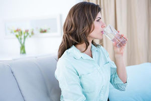 OČAJNIČKI ŽELITE DA SMRŠATE: Ova tablica otkriva koliko dnevno treba da popijete vode