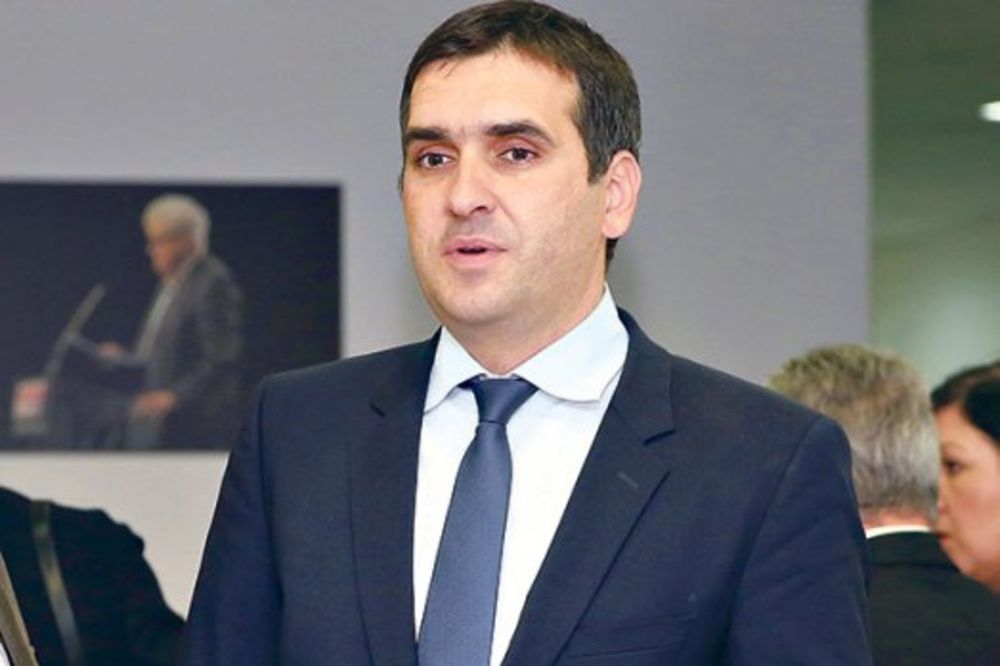 Radomir Nikolić izvisio, SNS dobija tri šefa izborne kampanje
