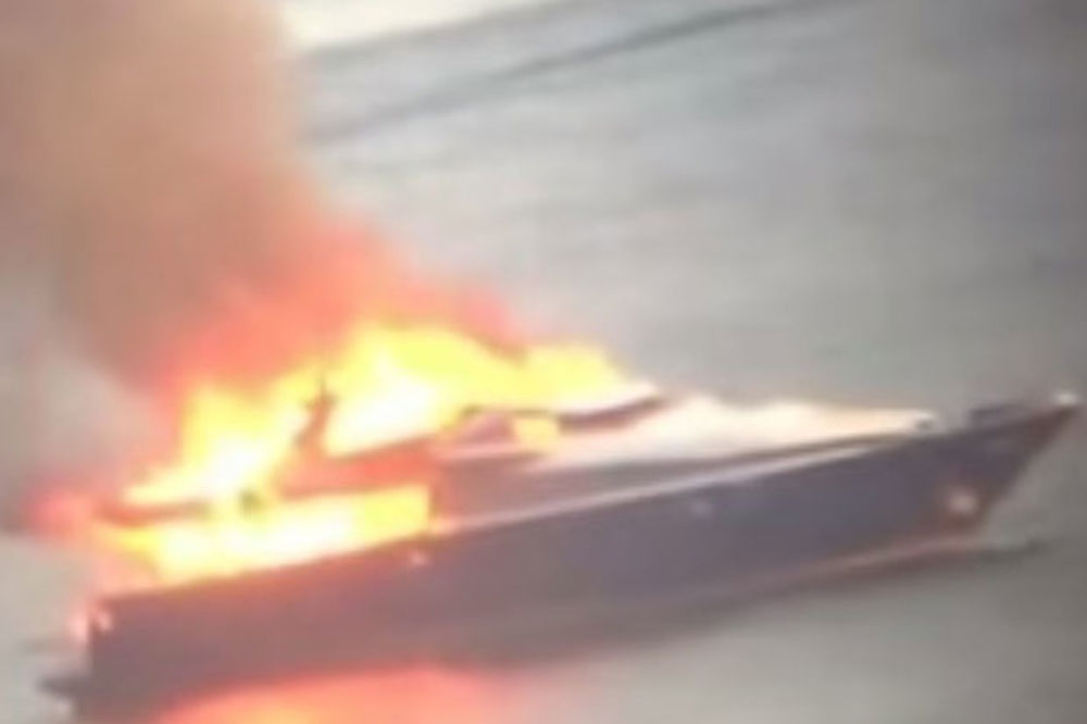 (VIDEO) BORBA ZA ŽIVOT: Predsednik Napolija i njegova porodica se jedva spasli sa zapaljene jahte