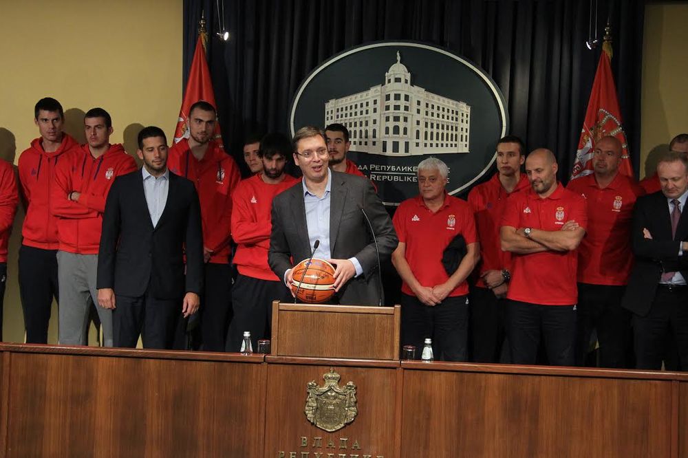 VUČIĆ: Država će dati novac košarkašima da budu domaćini kvalifikacija za Rio!