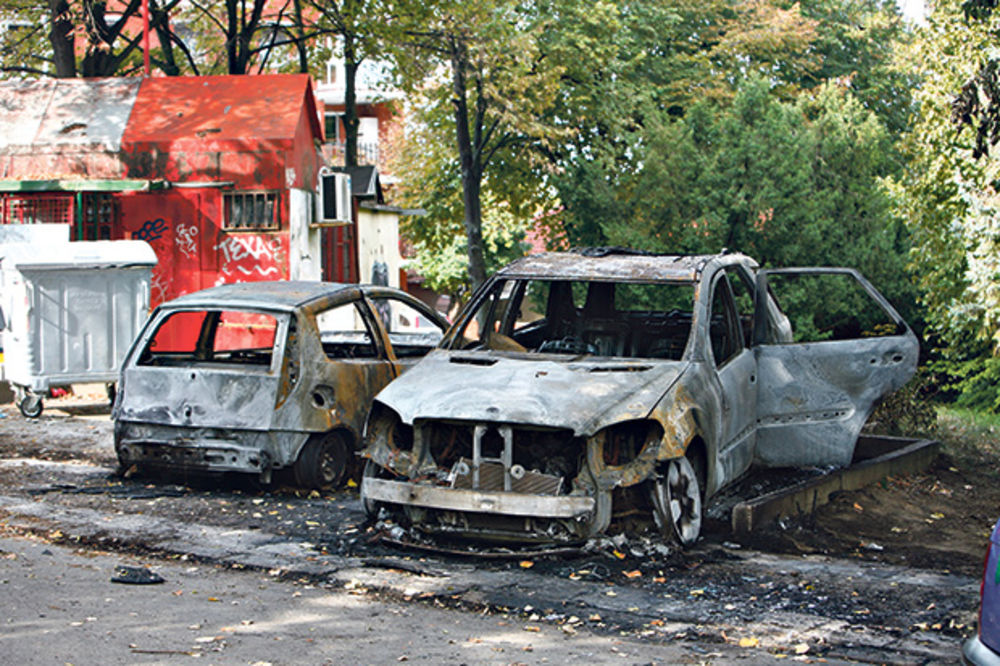 POŽAR NA BANOVOM BRDU: Vlasniku ćevabdžinice izgoreo džip