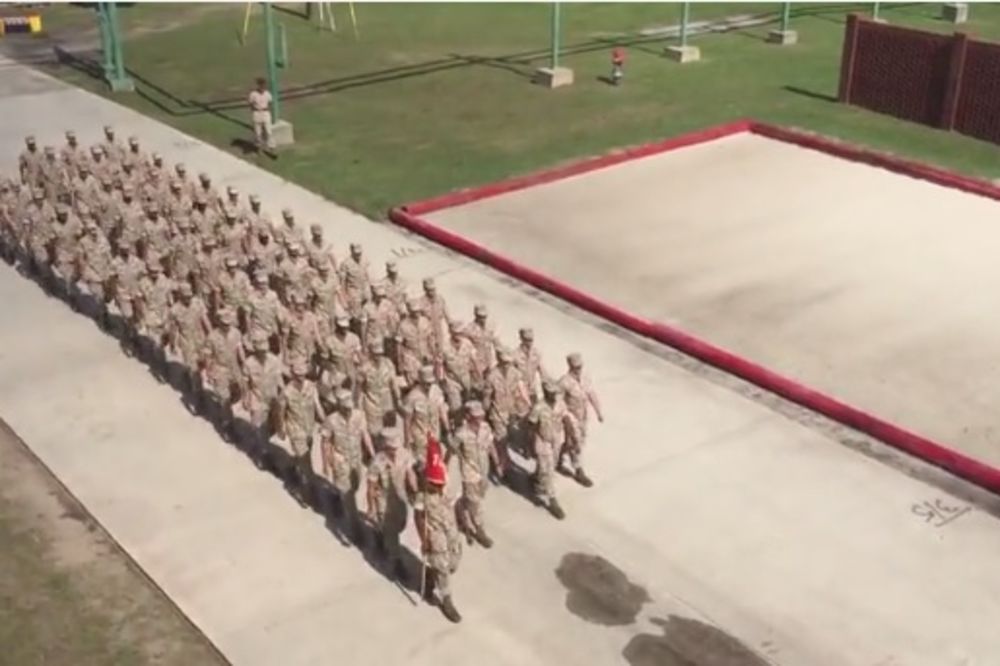 (VIDEO) MAJMUNSKA VEŽBA: Ovako marinci improvizuju!