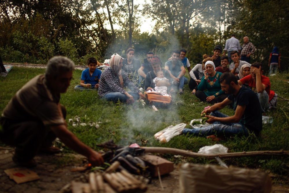 ČEKAJU ISHOD SASTANKA U BRISELU: Stotine izbeglica zaglavljeno na grčko-turskoj granici