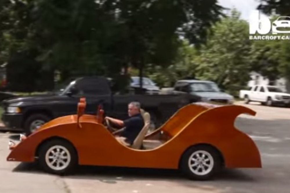 (VIDEO) UPOZNAJTE OVOG ČOVEKA: Od drveta proizvodi prave funkcionalne automobile