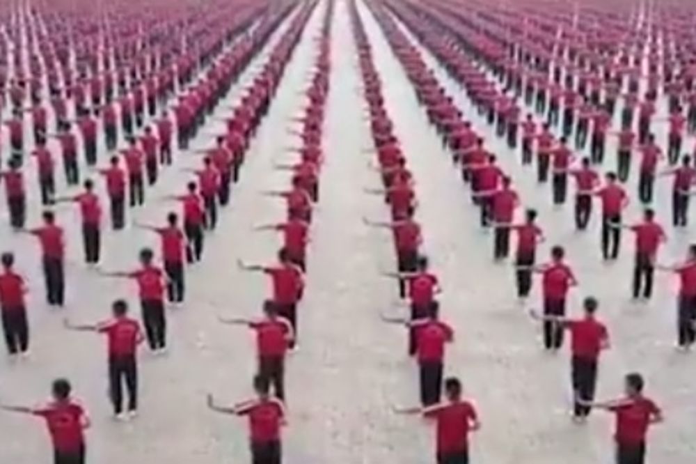 (VIDEO) SAVRŠENA PRECIZNOST: Ovako učenici kung fua izvode koreografiju za festival