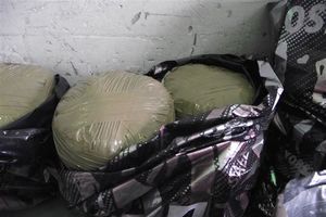 UHAPŠEN DRŽAVLJANIN SRBIJE NA BAJAKOVU: U prikolici pronađeno 21,4 kg marihuane
