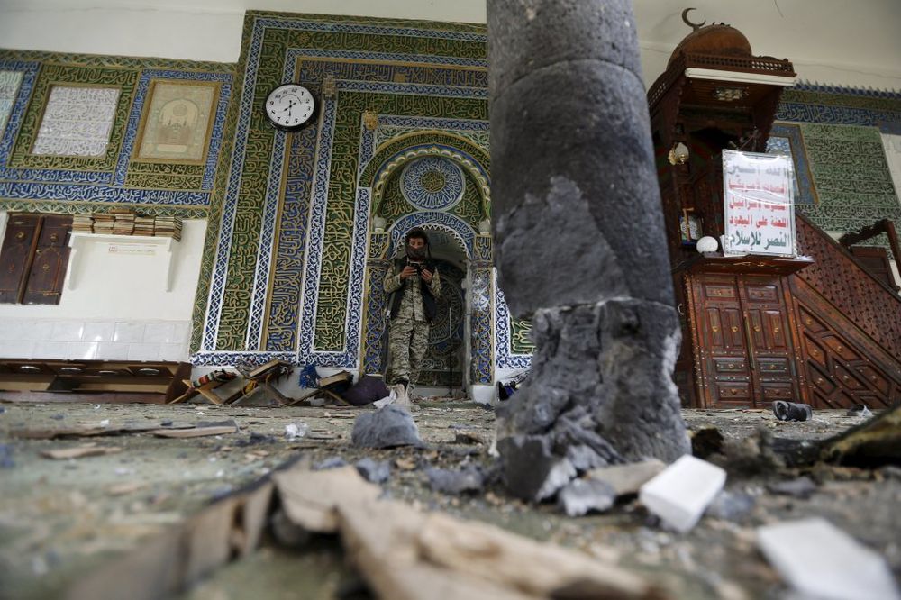 EKSPLOZIJA TOKOM MOLITVE: Napad na džamiju u Sani, poginulo 29 ljudi