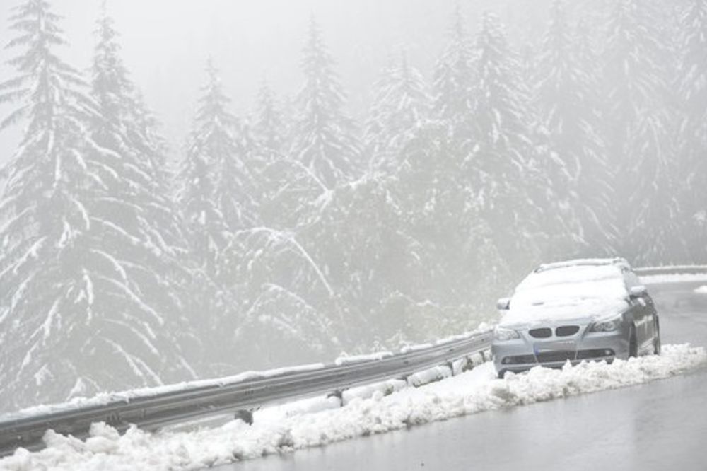 TEK POČELA JESEN, A VEĆ ZIMA: U Austriji pao metar snega!