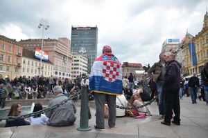 INCIDENT PRI OTKRIVANJU SPOMENIKA ŽRTVAMA FAŠIZMA: Hrvatski veterani pretili i vređali antifašiste