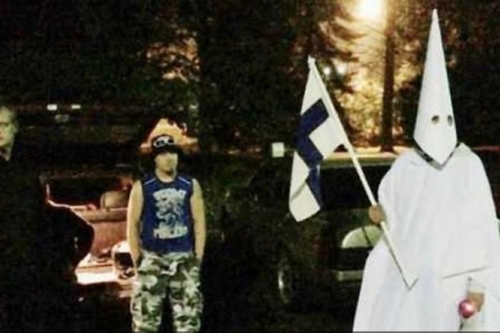 (VIDEO) RASISTIČKI NAPAD U FINSKOJ: Huligani sa KKK kapuljačama hteli da zapale izbeglice!
