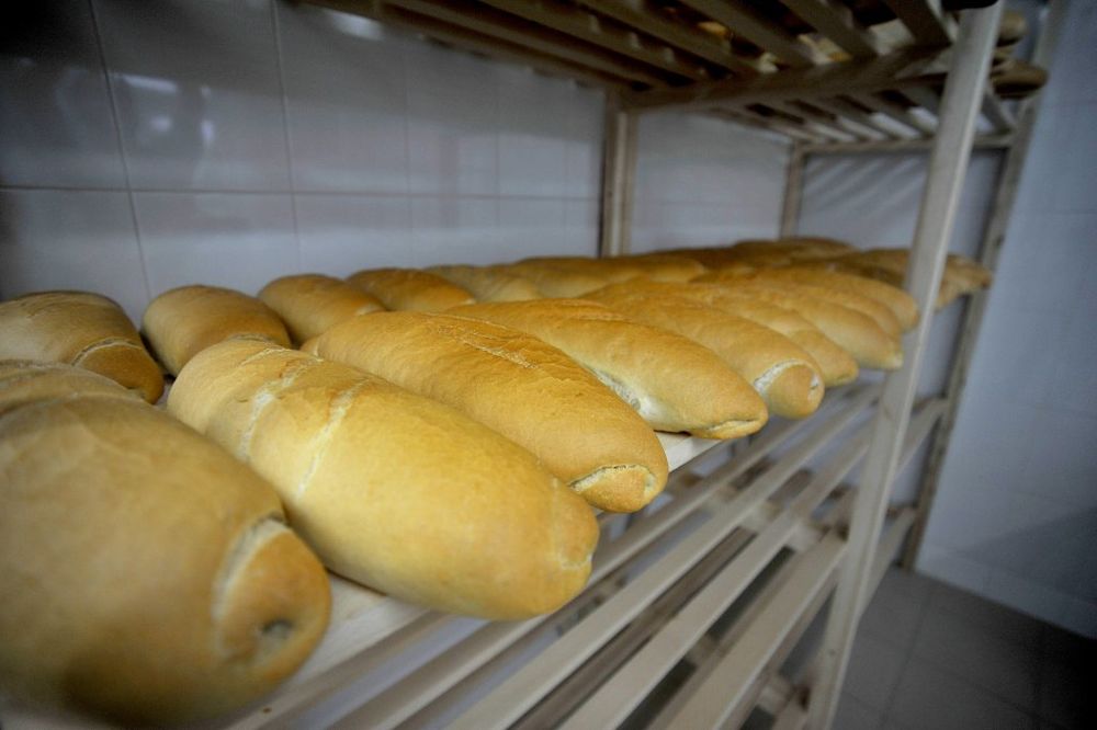 NI GAZDIN BUREK NIJE POMOGAO: Tuča u niškoj pekari zbog upola jeftinijeg hleba