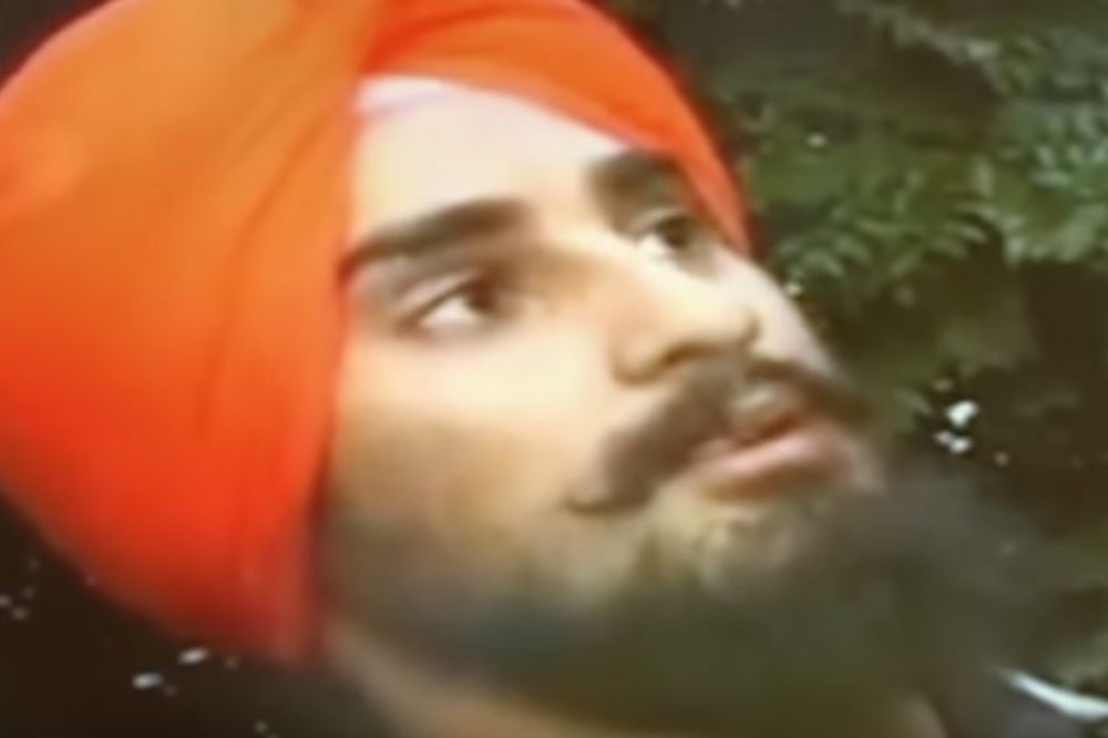 (VIDEO) HEROJ INDIJE: Sik skinuo turban da bi spasao davljenike