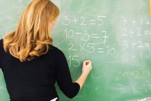 PERVERZNA NASTAVNICA: Matematičarka posle časova seksualno zlostavljala đake!