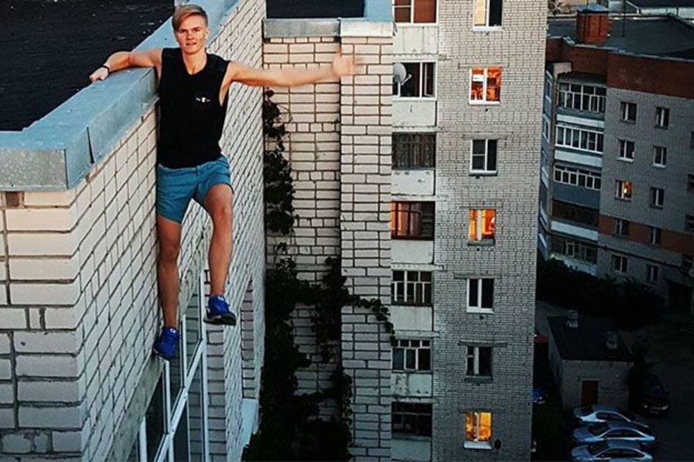 SLIKAO SELFI SA KROVA: Ruski tinejdžer poginuo je kada je pao sa 9. sprata