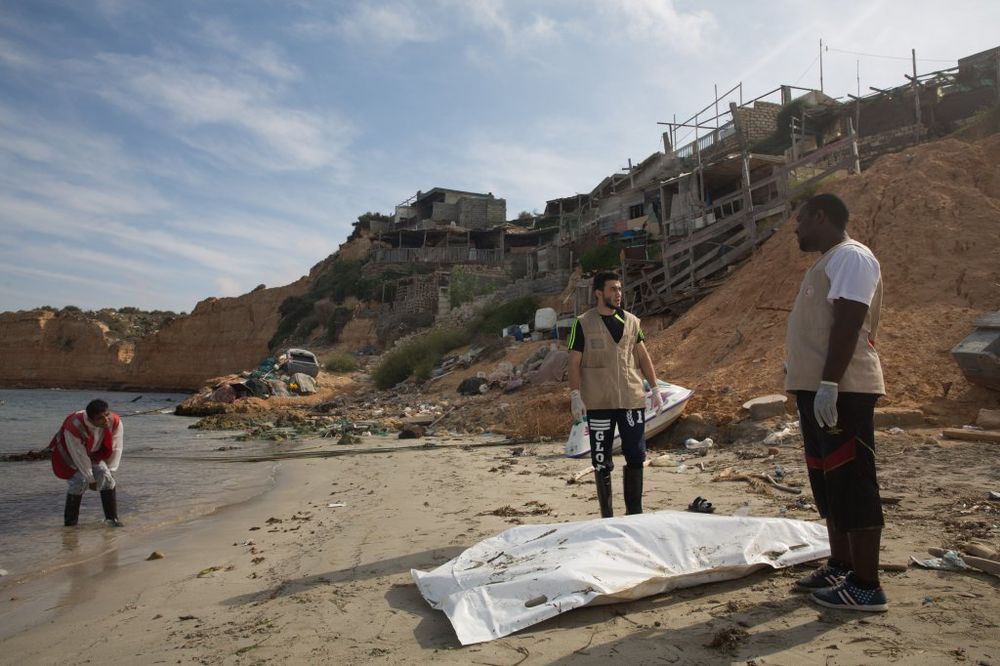 LIBIJSKE PLAŽE POSTALE GROBLJE: 11 tela migranata leži na pesku kraj Tripolija