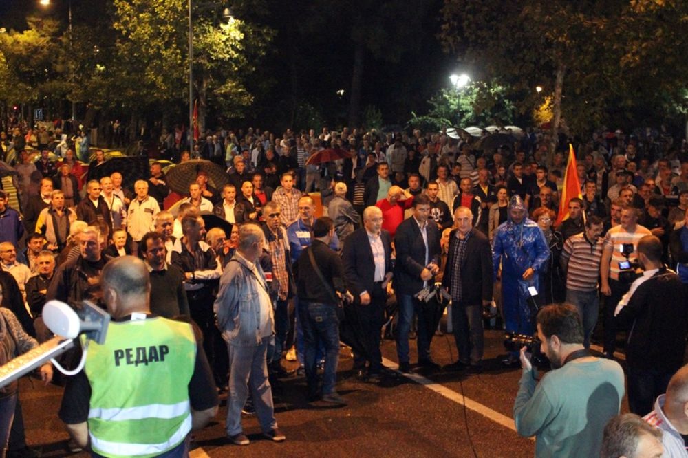 MUK Većina srpskih medija ignoriše proteste građana CG: Kurir jedini izveštava o protestima!