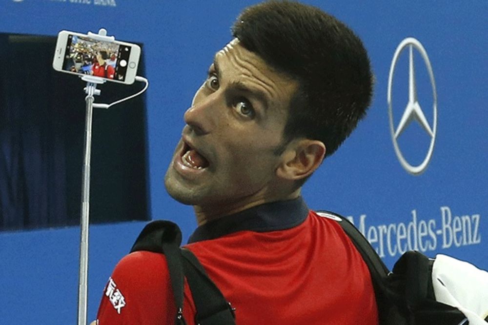 (FOTO) POHVALIO SE: Pogledajte Novaka u provodu sa jednom od najlepših teniserki sveta