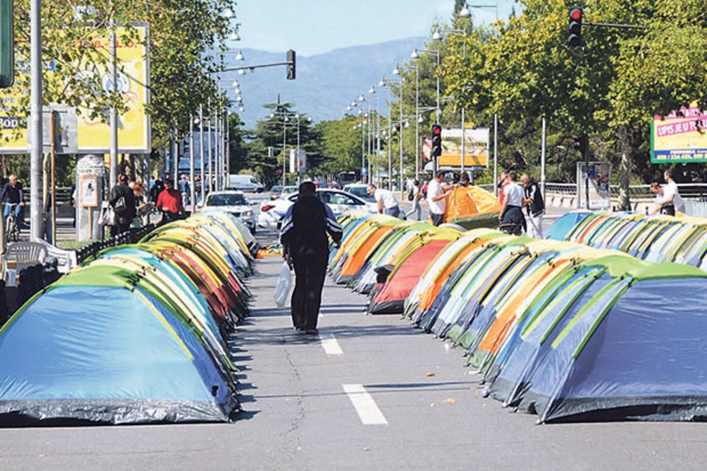 PROTESTI U CRNOJ GORI: Opozicija u Podgorici nije dozvolila uklanjanje šatora
