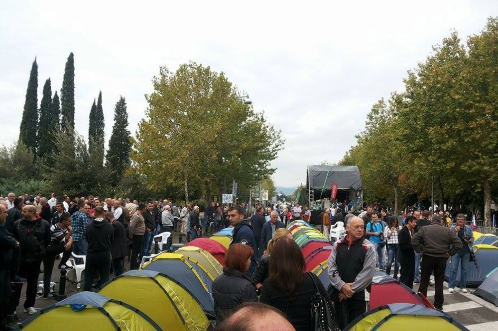 KOMUNALCI IPAK NISU DOŠLI: Opozicija nastavlja sa protestima u Podgorici