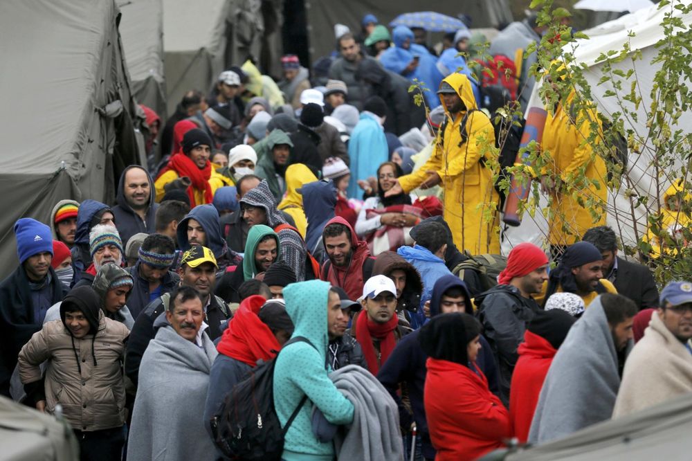 MAĐARI ZATVORILI GRANICE: Hiljade izbeglica zaglavljeno na prelazu iz Srbije u Hrvatsku