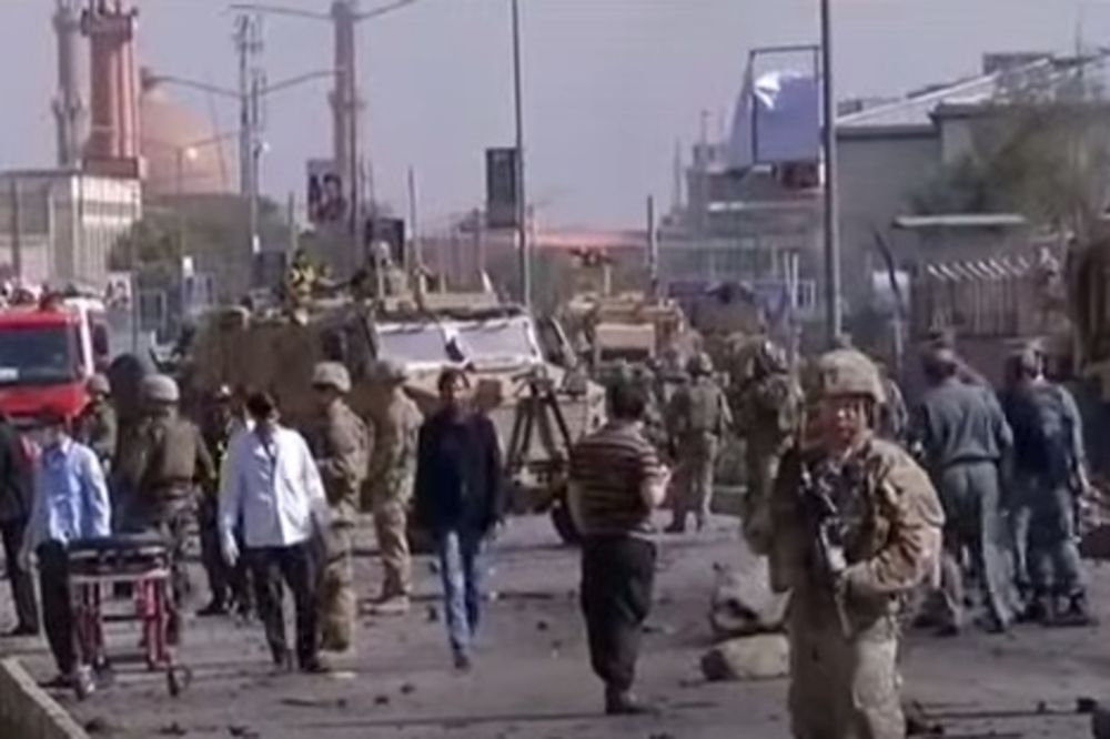 BOMBAŠ SAMOUBICA NAPAO NATO KONVOJ: Najmanje sedam osoba ranjeno u Kabulu