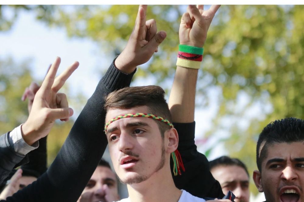 OSUDILI TERORISTIČKI NAPAD U ANKARI: Hiljade Kurda u Parizu protestuje zbog politike rata