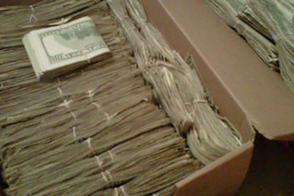 Muž pronašao 95.000$ koje je sakrila njegova žena! Nećete verovati odakle joj