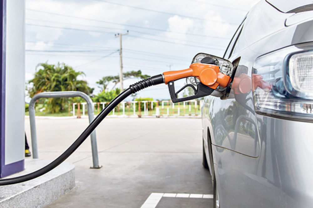 Amerikanci troše novac ušteđen na jeftinom benzinu