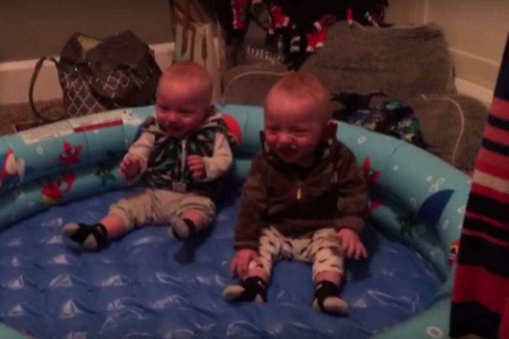 (VIDEO) RADOST DO NEBA: Pogledajte šta je ove bebe učinilo toliko srećnim