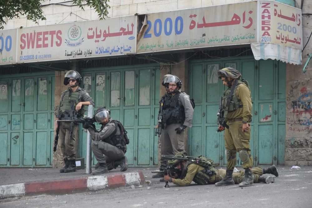 INCIDENTIMA NIKAD KRAJA: Izraelac ranjen, Palestinka htela da zgazi vojnike