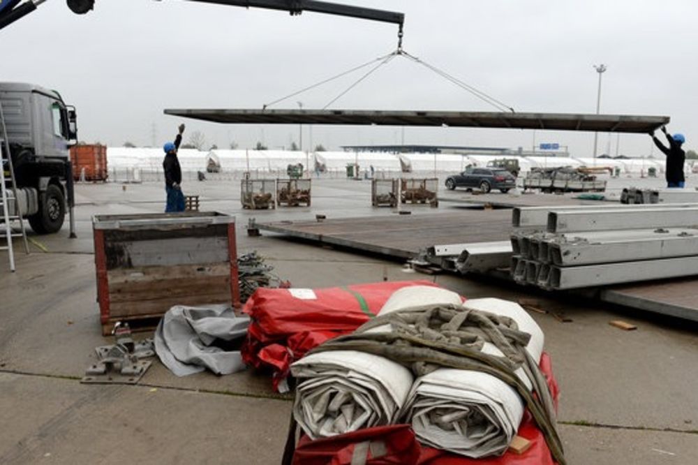 NIČU NOVA PRIHVATILIŠTA: Izbeglice dobijaju zimske šatore sa grejanjem!