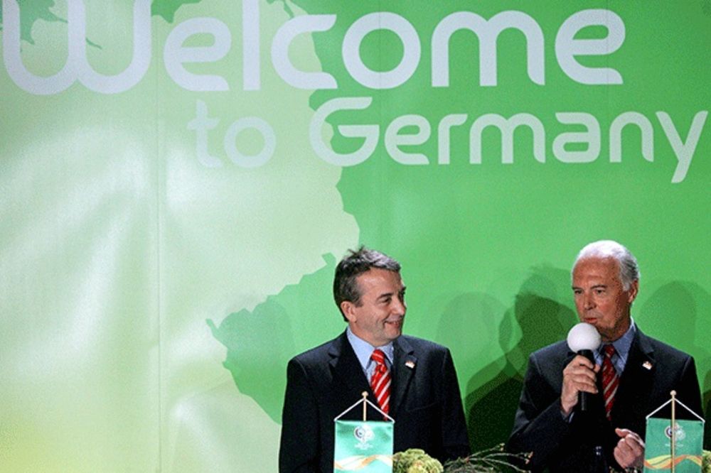 (VIDEO) TREŠĆE SE PLANETA: Nemci sa Bekenbauerom kupili organizaciju Svetskog prvenstva 2006. godine