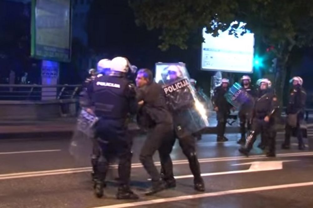 VIDEO HAOS U PODGORICI: Milo razbio protest opozicije, zorom poslao policiju da rastera demonstrante