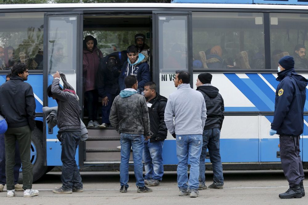 AUTOBUSI PUNI: Izbeglice iz Hrvatske počele da stižu u Sloveniju