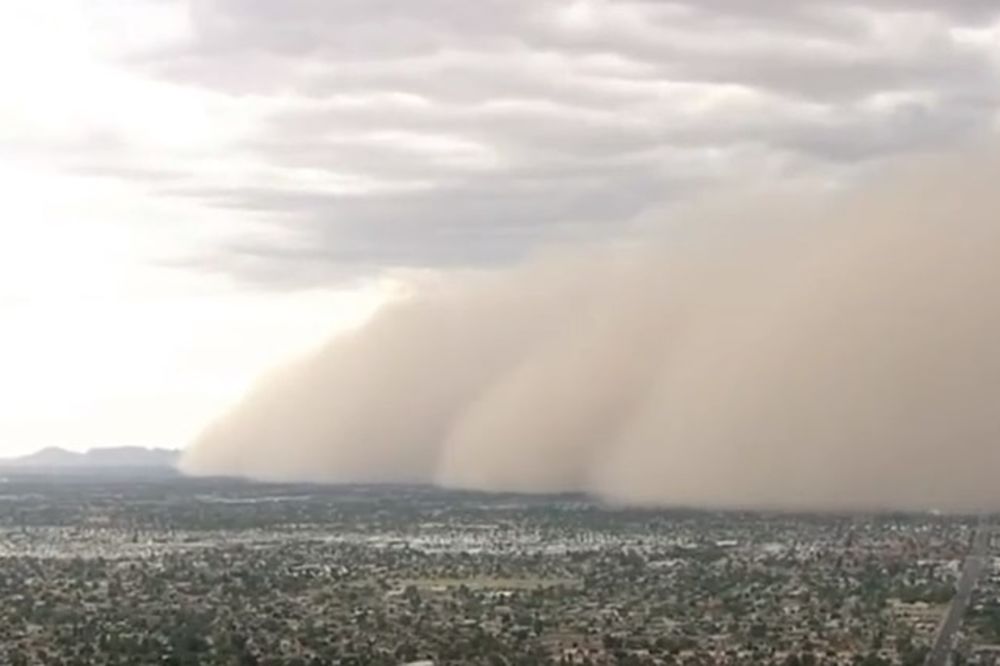 (VIDEO) PEŠČANA APOKALIPSA U ARIZONI: Pogledajte kako je ogromni žuti oblak prekrio ceo grad