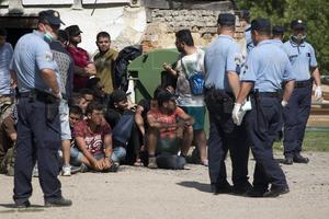 CENTAR ZA ZAŠTITU I POMOĆ TRAŽIOCIMA AZILA: Hrvatska policija na silu vraća migrante u Srbiju, odakle god da su ušli