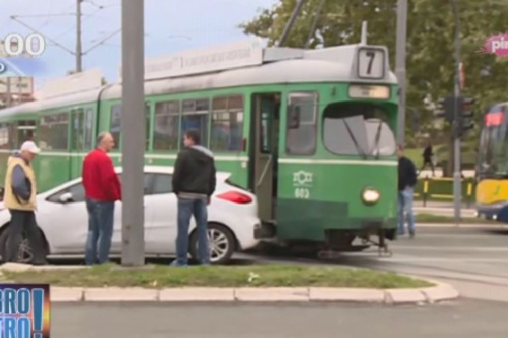 HAOS NA NOVOM BEOGRADU: Čukanje tramvaja i vozila izazvalo kolaps u Bulevaru Milentija Popovića