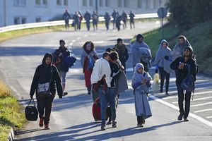 NAČELNIK MALE SLOVENAČKE OPŠTINE POLUDEO: To nisu izbeglice, to je divlja horda