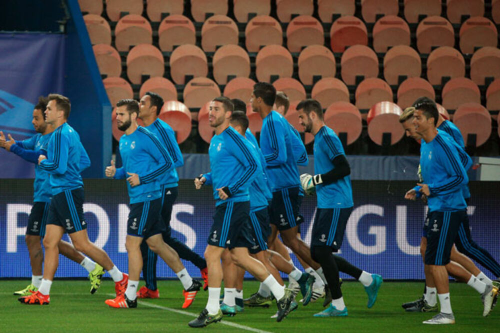 (VIDEO) Evo s kakvim uzbuđenjem navijači Reala očekuju duel Ronalda i Ibrahimovića