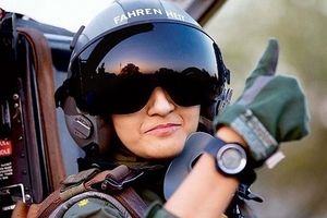 (FOTO) DUPLO OPASNE: Pogledajte 10 najatraktivnijih žena u vojnim uniformama