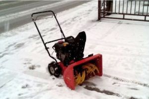 IDE ZIMA: Lopovu koji je ukrao frezu za sneg vlasnik nudi nagradu samo da  je vrati!