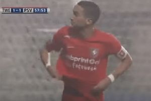 (VIDEO) URNEBESNO: Fudbaler Tventea slavio gol, pa se preturio naglavačke