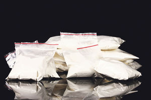 PRONAĐENI DROGA I ORUŽJE: Uhapšeni i diler i kupac kokaina