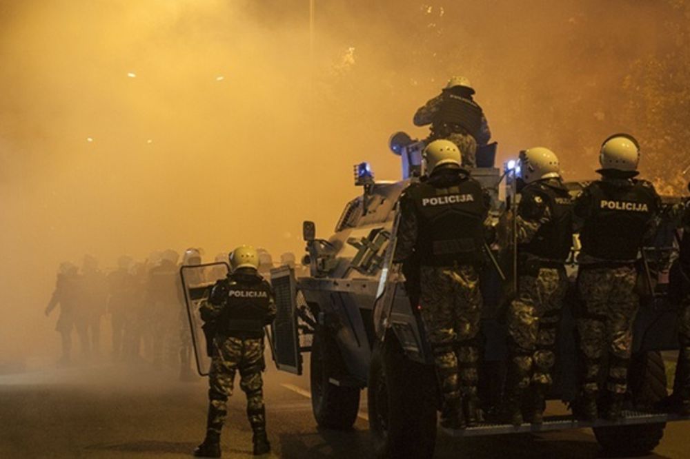 (VIDEO) Strani mediji o suzavcu i obračunu policije i demonstranata u Podgorici