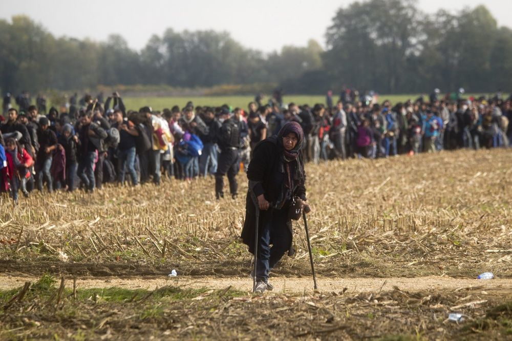 PRIHVATNI CENTRI PUNI: U poslednja 24 sata u Hrvatsku je ušlo 10.000 izbeglica