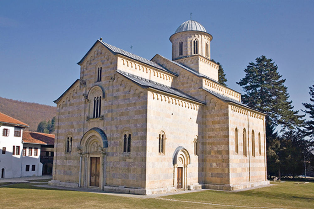 UOČI GLASANJA U UNESKO Hožda: Pojačano obezbeđenje crkava i manastira na Kosovu