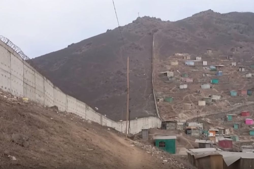 (VIDEO) PERUANSKI ZID SRAMA: Bogati podigli bedem od 10 km da se odvoje od sirotinje
