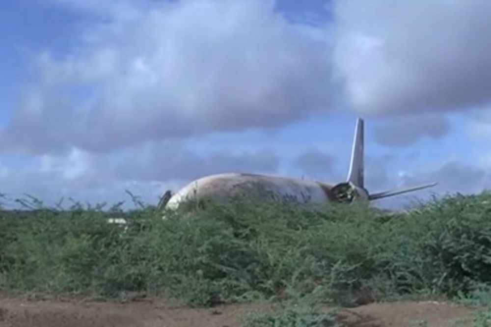 NESREĆA U SOMALIJI: Teretni avion prinudno sleteo pravo u ruke islamista